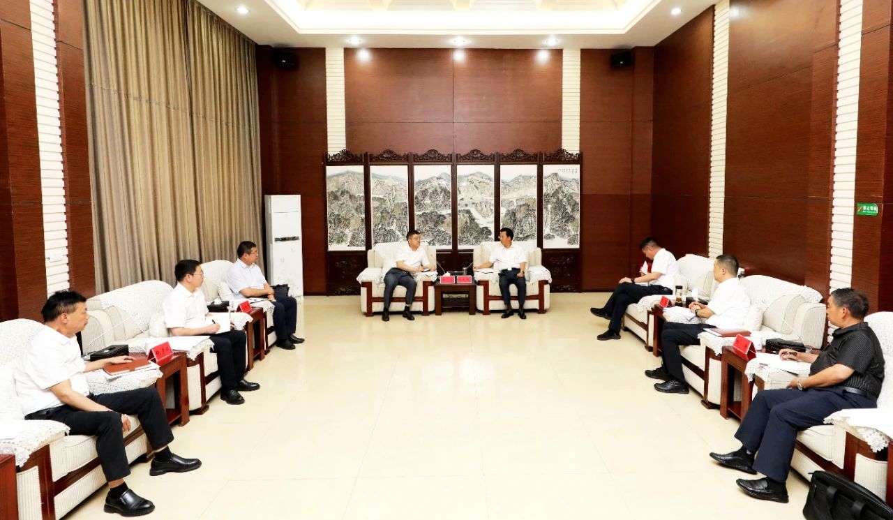 大唐貴州公司黨委書記、董事長(zhǎng)李奕與六盤水市委書記張定超、市長(zhǎng)李巍座談交流