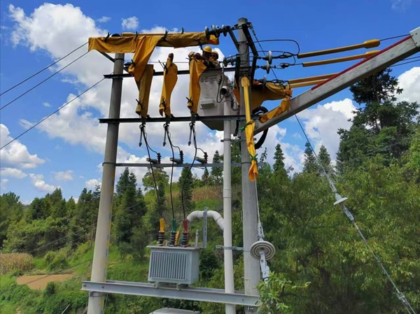 貴州石阡供電局大力推進低電壓、重過載專項治理，提升電力供應穩(wěn)定性