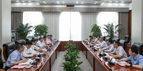 中核集團(tuán)黨組書記、董事長余劍鋒會(huì)見山東大學(xué)黨委書記任友群一行
