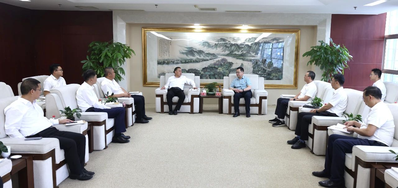 大唐四川公司黨委書記、董事長(zhǎng)梁華與中建八局西南分公司黨委書記、董事長(zhǎng)李彪會(huì)談
