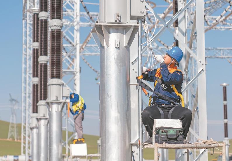 蒙東錫盟江蘇能源烏拉蓋電廠、華電白音華金山電廠500千伏送出工程全線貫通