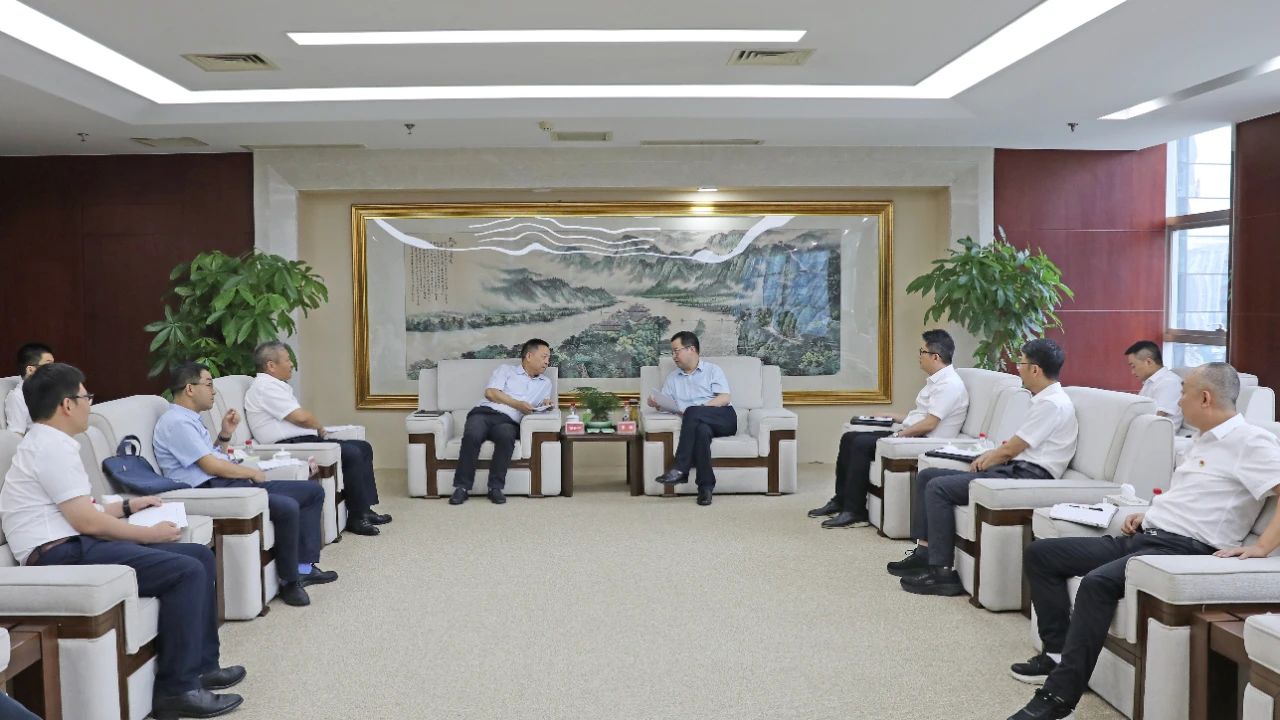 大唐四川公司黨委書記、董事長梁華與水電十局黨委書記、董事長范開平會談