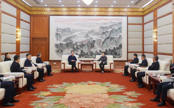 中國(guó)電建黨委書(shū)記、董事長(zhǎng)丁焰章拜會(huì)四川省委副書(shū)記、省長(zhǎng)施小琳