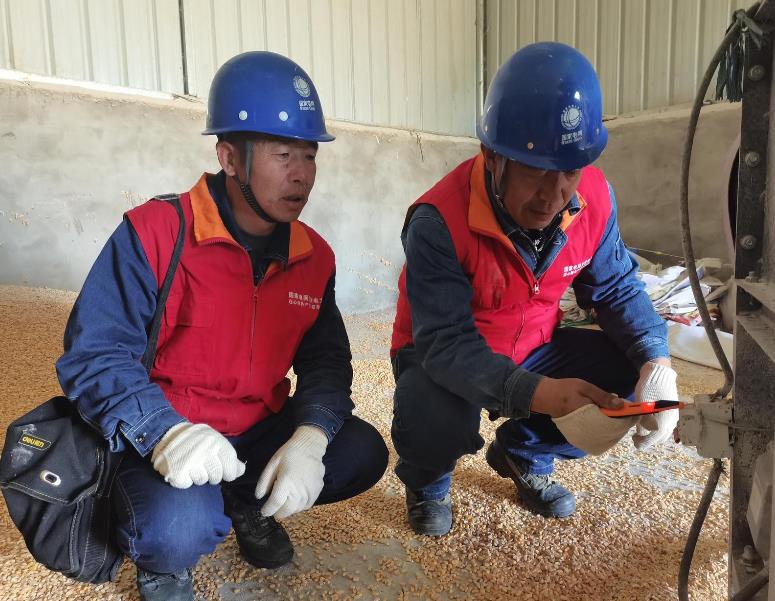 甘肅省古浪縣：雪天上門服務為合作社復電