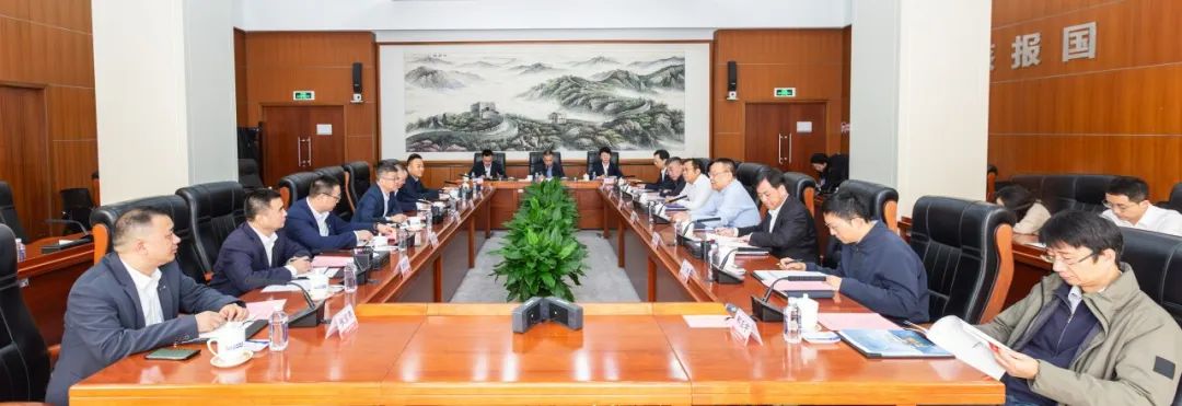 中核集團(tuán)會(huì)見(jiàn)特變電工黨委委員、總裁黃漢杰一行