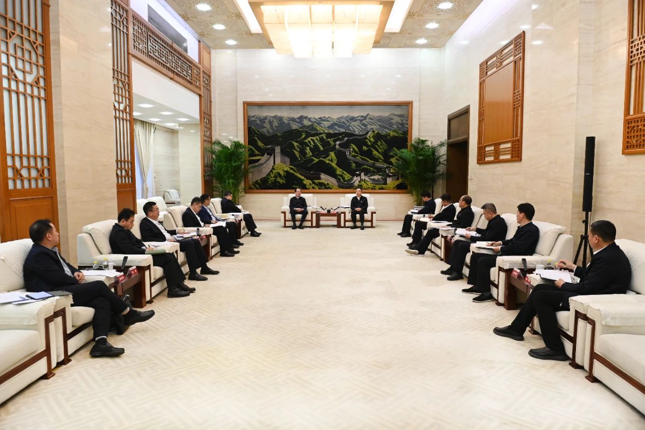 大唐集團黨組書記、董事長鄒磊與中國電建黨委書記、董事長丁焰章會談