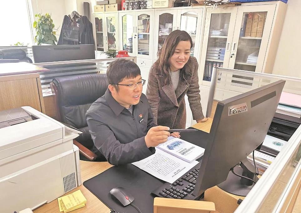 李洪偉：發(fā)揮專長援藏，助力智庫建設