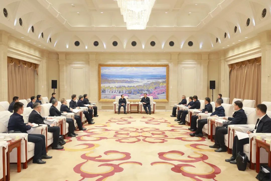 華電集團(tuán)黨組書記、董事長(zhǎng)江毅與新疆維吾爾自治區(qū)主要領(lǐng)導(dǎo)舉行會(huì)談