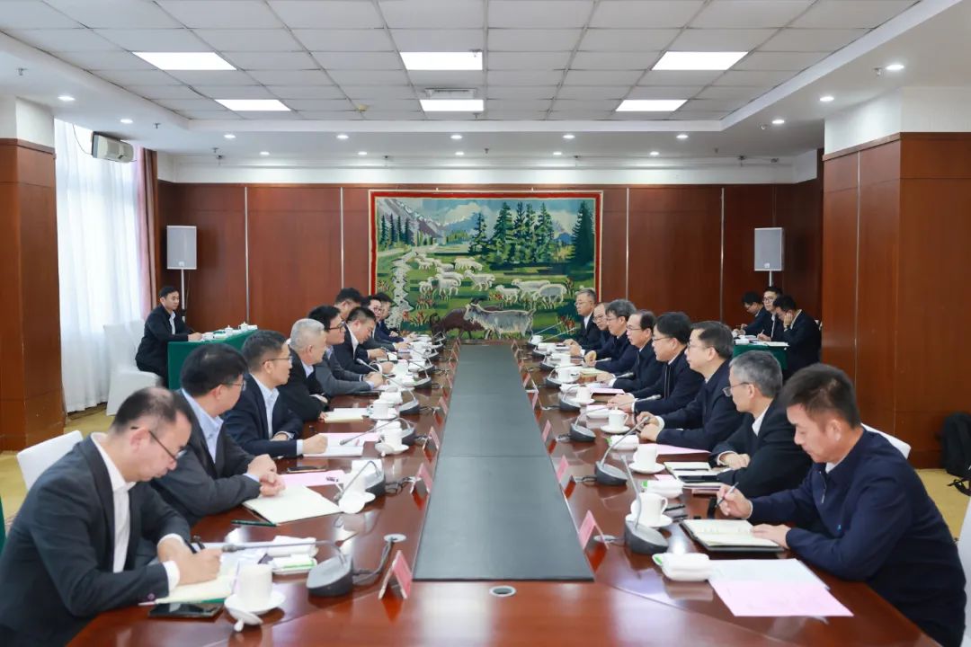 華電集團(tuán)黨組書記、董事長(zhǎng)江毅與上海電氣黨委書記、董事長(zhǎng)吳磊舉行會(huì)談