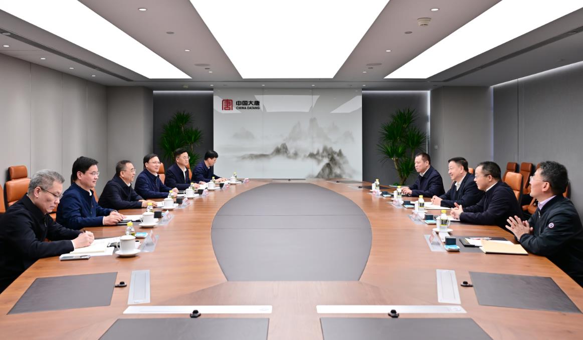 中國(guó)大唐董事長(zhǎng)鄒磊、總經(jīng)理張傳江與中廣核董事長(zhǎng)楊長(zhǎng)利、總經(jīng)理高立剛會(huì)談