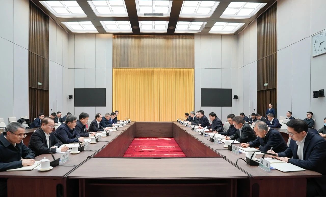 華電集團(tuán)董事長江毅、總經(jīng)理葉向東與國家電網(wǎng)董事長張智剛、總經(jīng)理龐驍剛舉行會談