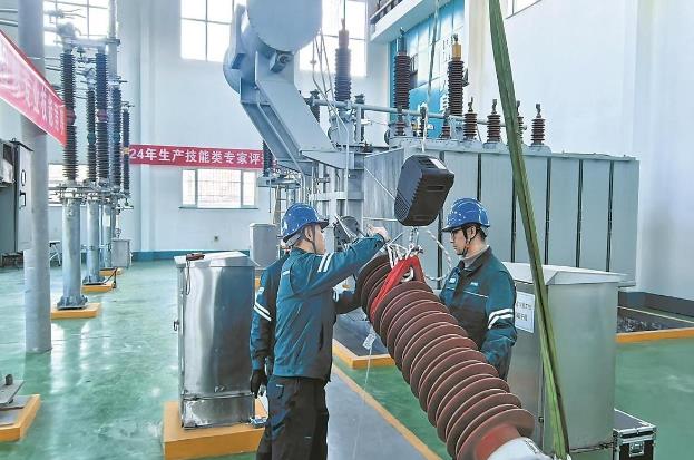 山西晉城供電研制組合器具，變壓器高壓套管吊裝無須登高