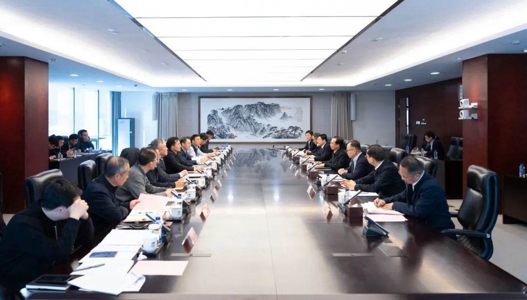 華電集團(tuán)董事長、黨組書記江毅與北京市政府黨組成員、副市長文獻(xiàn)舉行會(huì)談