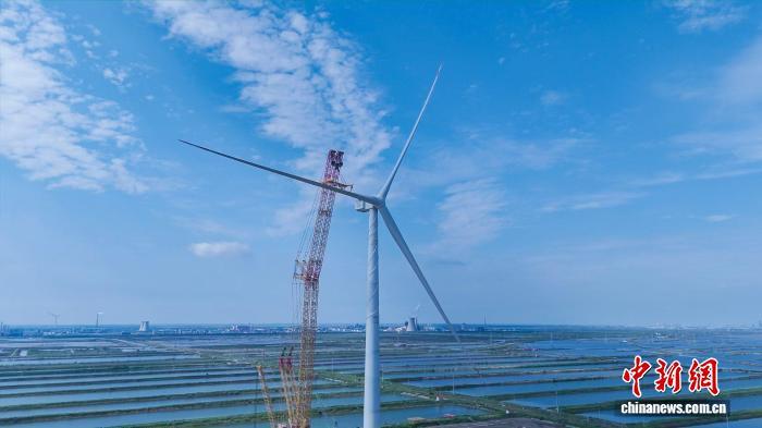 全球最大26兆瓦級(jí)海上風(fēng)電機(jī)組成功吊裝