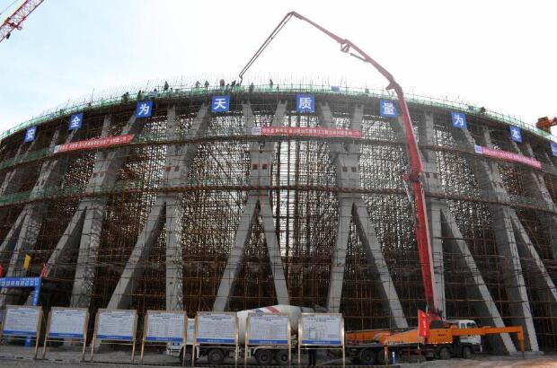 中國能建安徽電建二公司承建的內(nèi)蒙古匯能集團長灘電廠2×660MW新建工程1號間冷塔環(huán)梁混凝土、2號間冷塔X支柱第一方混凝土順利澆筑